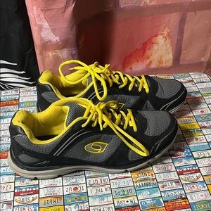 Cross Trekkers Men’s Black & Yellow Athletic Sneakers Size 10.5